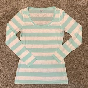 Women express long sleeve top
